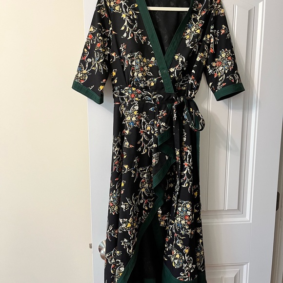 Very flattering kimono-inspired wrap dress - Picture 1 of 3
